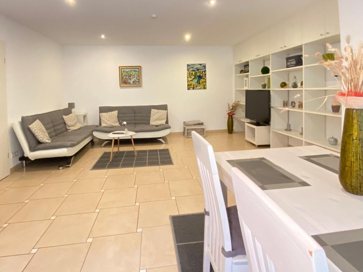 2 Zimmer Apartment, 70 Qm, Max 4 Pers, Private Terasse, 2 Parkplaetze, Internet 250 Mbit Gaertringen ภายนอก รูปภาพ