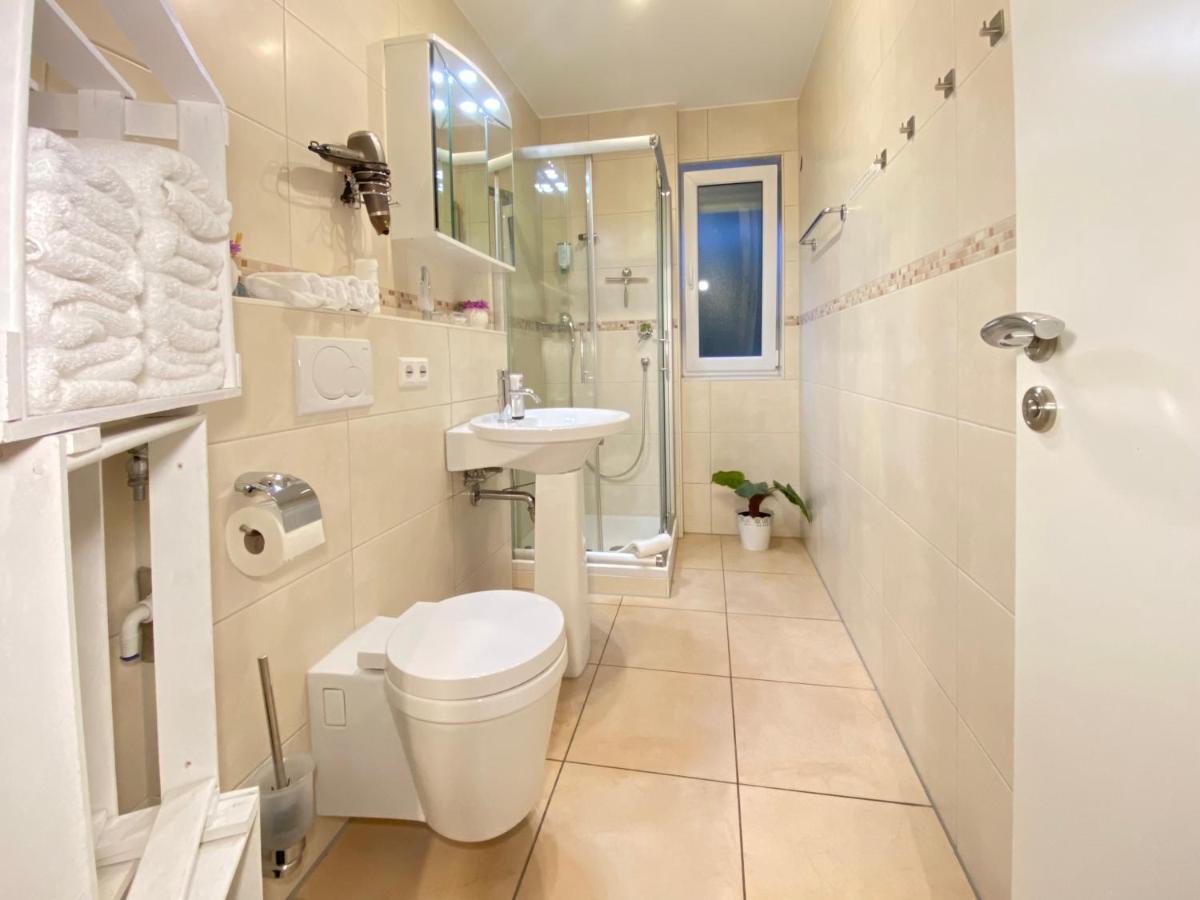 2 Zimmer Apartment, 70 Qm, Max 4 Pers, Private Terasse, 2 Parkplaetze, Internet 250 Mbit Gaertringen ภายนอก รูปภาพ